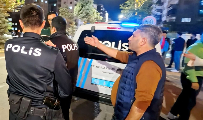 Şehri birbirine kattı! Polislerden istediği şey pes dedirtti - Resim: 9