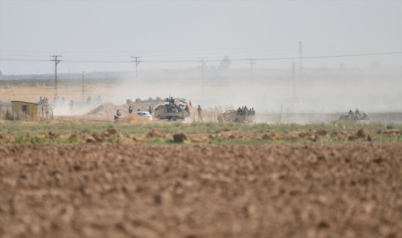 Milli Suriye Ordusu unsurları teröristlerin işgalindeki bölgelere girdi - Resim: 12