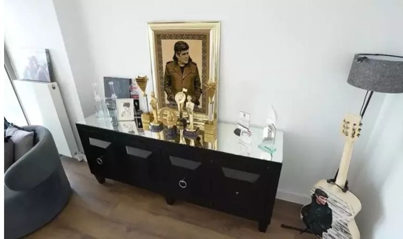 İbrahim Erkal'ın eşi Filiz Erkal evinin kapılarını ilk kez açtı! Salondaki köşe izleyicileri duygulandırdı - Resim: 8