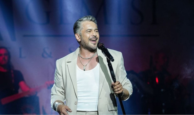 Aşk itirafı gelmişti! Emre Altuğ sır gibi sakladığı sevgilisini övmelere doyamadı - Resim: 1