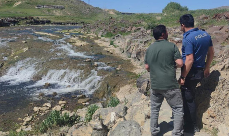 Van'da 2000'lerce hayvan ters yöne doğru akına geçti. Polisler 1 tanesine bile bir şey olmasın diye nöbet tutuyor - Resim: 1