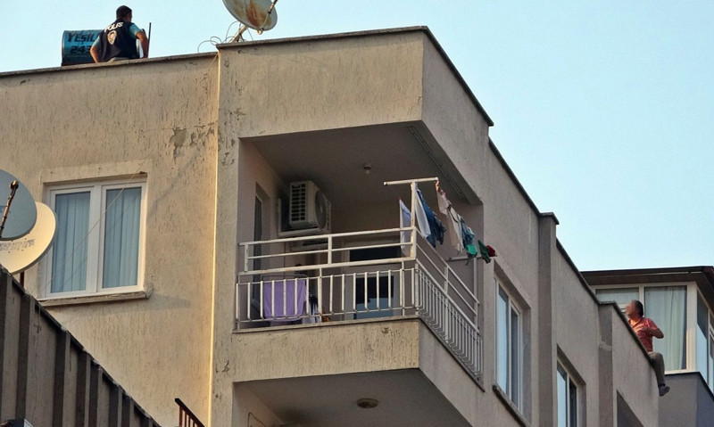 Antalya'da ilginç olay! Görenler gözlerine inanamadı! Çatıya çıktı, sebebi pes dedirtti! - Resim: 2