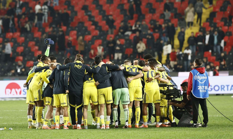 Daha forması bile ıslanmadı! Fenerbahçe’ye yeni transferinden büyük şok! 17 milyon euroluk yıldızın yeni takımını yazdılar - Resim: 2