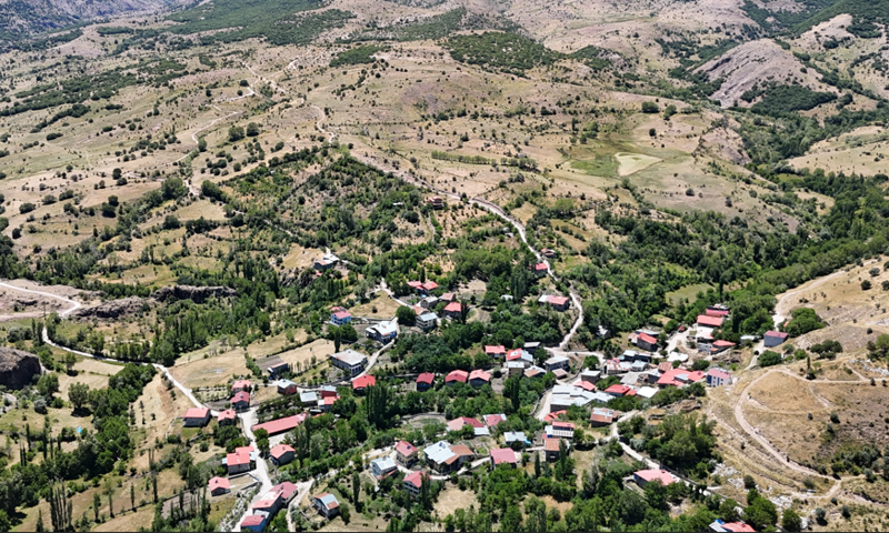 Sivas’ta taş evleri, su kaynakları ve doğal güzelliğiyle dikkat çeken Çakmakdüzü köyü - Resim: 2
