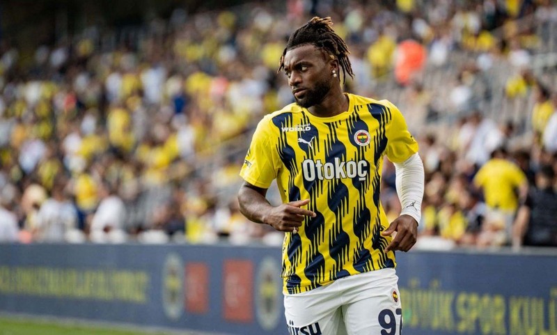 Fenerbahçe 8 milyon euroyu çöpe attı! Yıldız futbolcu takımdan gitti! “Profesyonellik adına en kötü oyunculardan biri” - Resim: 6