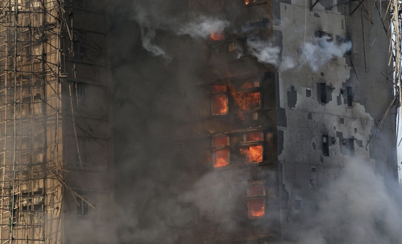 Hong Kong’u sarsan felaket! Wang Fuk Court alevlere teslim! Ölüler ve mahsur kalanlar var - Resim: 5
