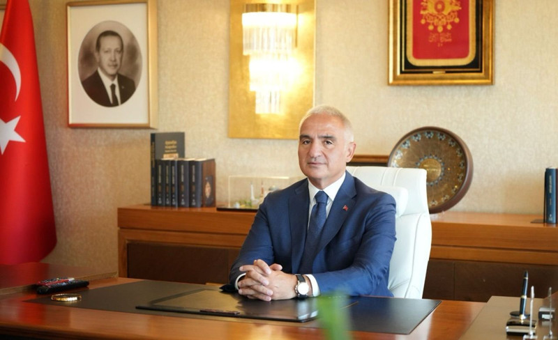 Şanlıurfa'da 10 ayrı yerde yapılan kazılarda toprakta bir anda belirdi. Bakan Ersoy bölgeyi arayarak iyi korunmasını istedi - Resim: 1