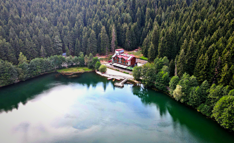 Artvin Şavşat Karagöl-Sahara Milli Parkı doğal güzellikleriyle hafta sonunda ziyaretçilerin akınına uğradı - Resim: 1