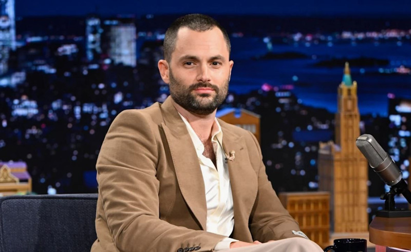 Başarılı oyuncu Penn Badgley'den Kur'an-ı Kerim itirafı! "Her zaman başucumdadır" diyerek anlattı, açıklamaları herkesi şaşırttı - Resim: 2