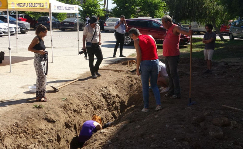 Mersin'de büyük kazı çalışması başladı! 4 yıldır toprak altındaydı, tam 16 metre uzunluğunda hepsi çıkarılacak - Resim: 3