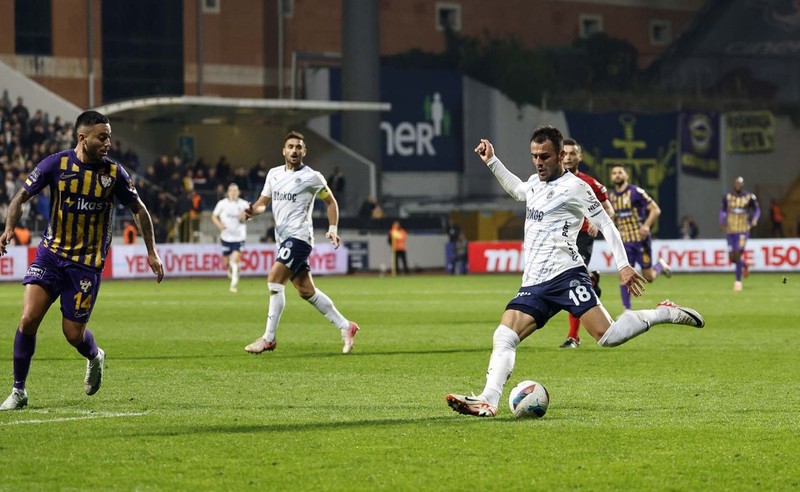 Fenerbahçe yeni stoperini buldu! Mario Branco, İtalya’ya transfer çıkarması yapacak! Eski Real Madridli için masaya oturacak - Resim: 2