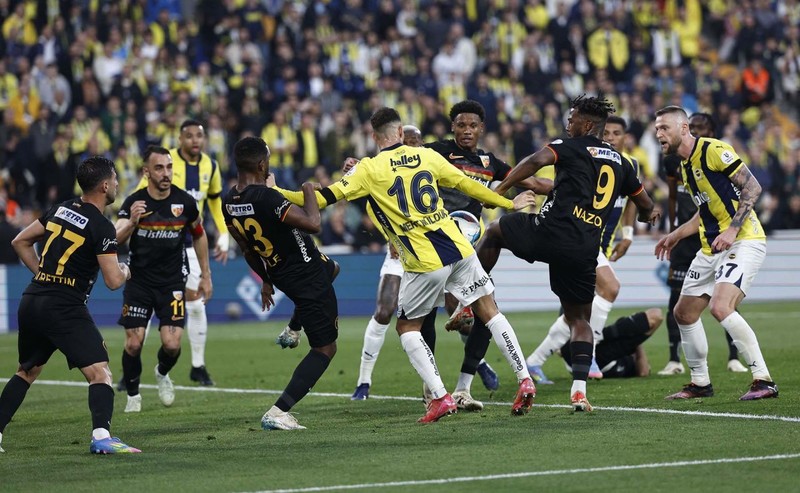 Fenerbahçe'de “olağanüstü kongre” sesleri! İki isim başkan adaylığını açıkladı - Resim: 1