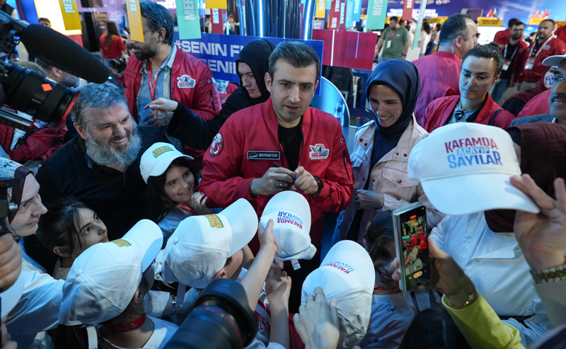 Selçuk Bayraktar: TEKNOFEST adil bir dünyanın tohumudur - Resim: 13