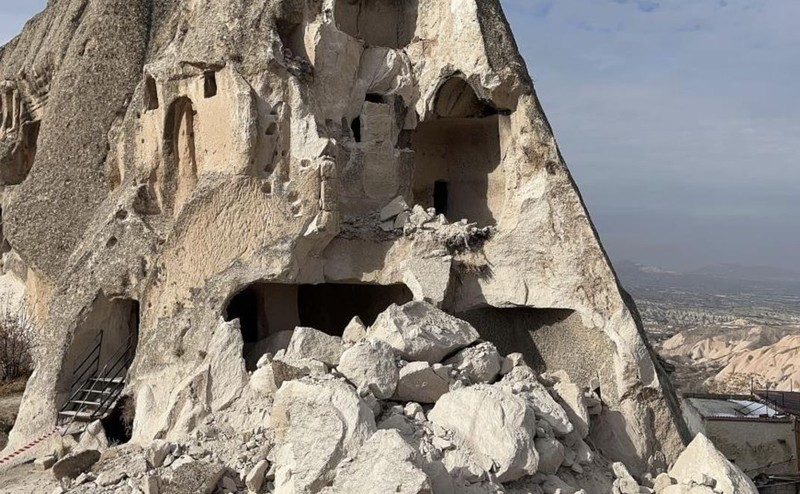 Nevşehir'den Türkiye'yi kahreden haber...Milyonlarca yıldan bu yana yerinde duruyordu. 10 saniye içerisinde çöktü - Resim: 1