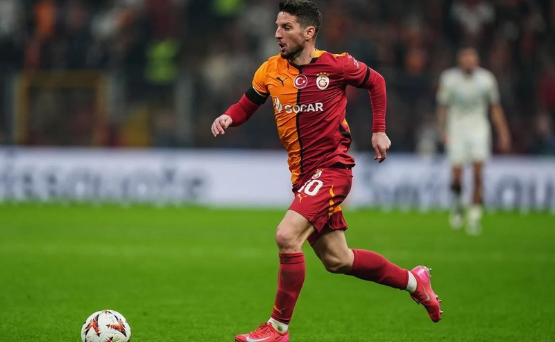 Galatasaray'ın yıldız oyuncusu Dries Mertens'ten eşine büyük jest! Kayınpederinin anısını yaşatacak - Resim: 1