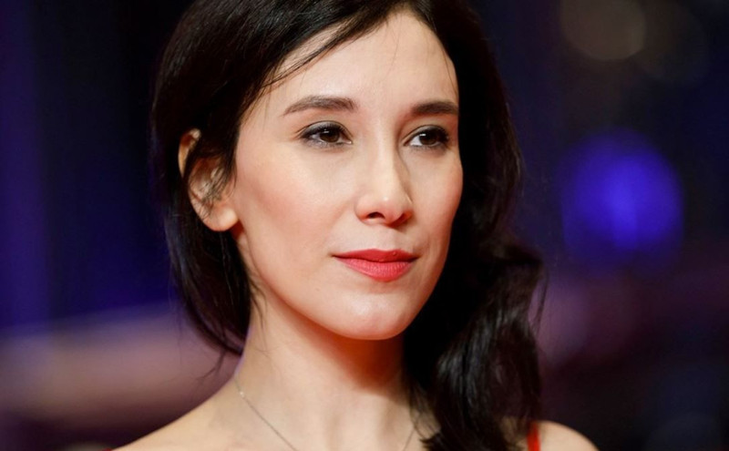 Eski cinsel içerikli yetişkin film yıldızı Sibel Kekilli'den cesur poz. Kırmızı iç gösteren bir bluzuyla göğüs dekoltesi ortaya çıktı. Hayranları şaşırdı - Resim: 5