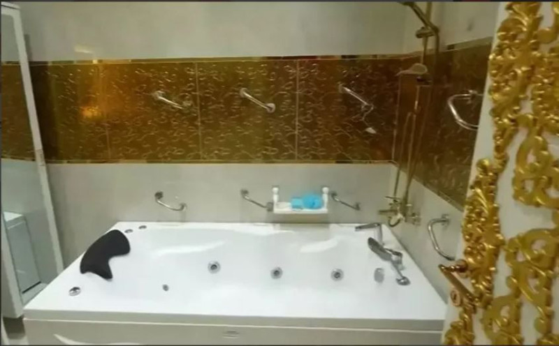 Kobra Murat'ın Balat'taki altın varaklı saray yavrusu gündem oldu! Evindeki o detayları görenler şoke oldu - Resim: 6