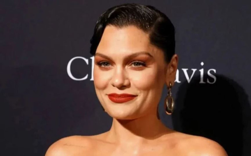 Meme kanserine yakalanmıştı! Ünlü şarkıcıdan haber geldi - Resim: 1