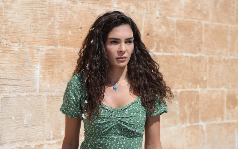 Ebru Şahin'in yeni tatil rotası belli oldu! Abu Dhabi çöllerinde pozlar verdi! - Resim: 1