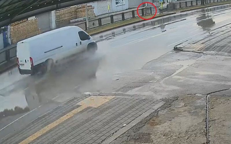 Yaya geçidinde dehşet! Otomobilin çarptığı yaşlı adam feci şekilde can verdi: Kazanın görüntüleri yürek dağladı! - Resim: 4