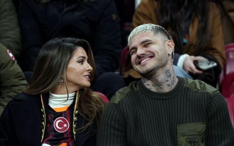 Galatasaray'ın Arjantinli yıldızı Mauro Icardi, yeni aşkı China Suárez ile derbide! Sevgilisiyle tribünden izledi - Resim: 5