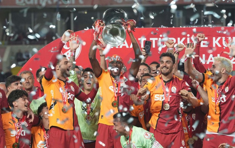 Finale damgasını vurdu! Victor Osimhen, Galatasaray tarihine geçti! Efsane ismi geride bıraktı - Resim: 1