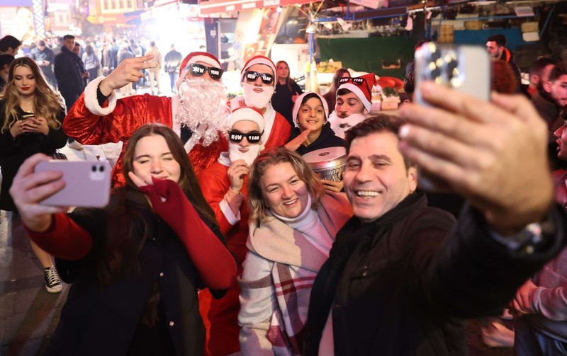 Dünya yeni yıla böyle girdi! Fotoğraflarla dünyadan yılbaşı kutlamaları - Resim: 35