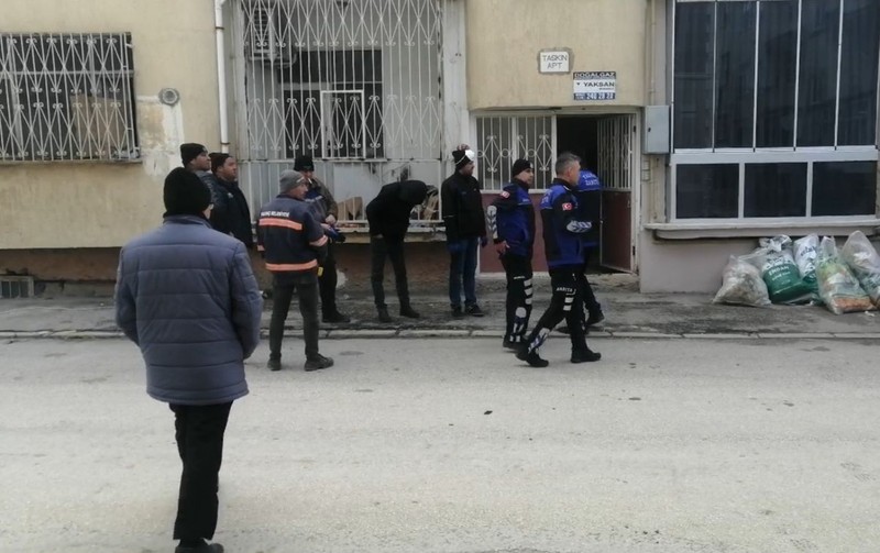 Herkes onu 'Evsiz' sanıyordu! Çöp yığınıyla dolu evini görenler hayrete düştü - Resim: 4
