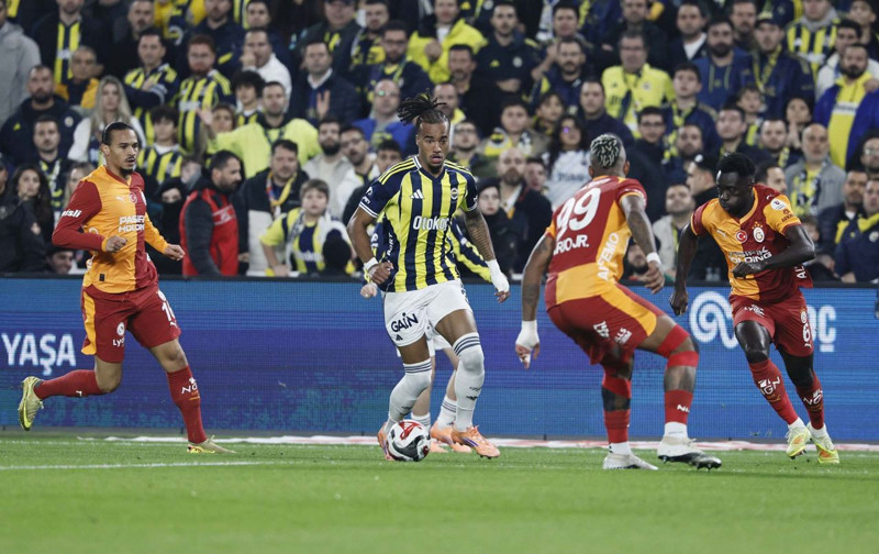 Avrupa Fenerbahçe- Galatasaray derbisini yazdı! İki yıldıza vurgu yaptılar! - Resim: 1