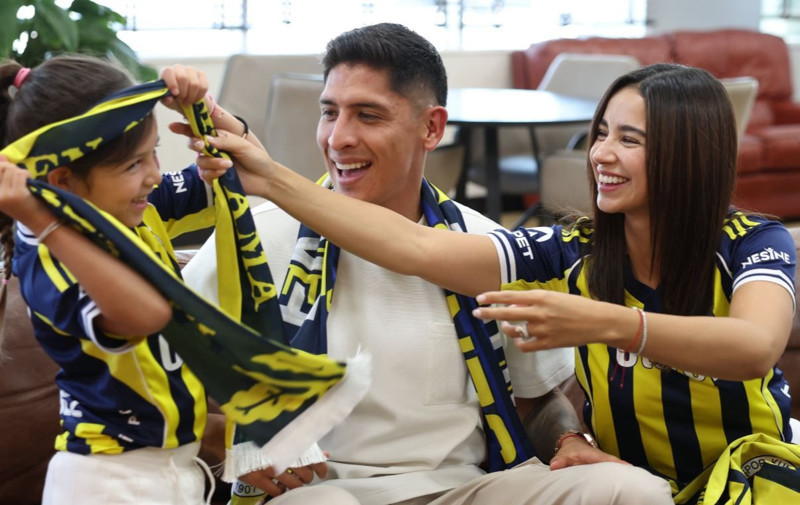 Fenerbahçe'nin yeni yengesi fiziğiyle görenleri büyüledi. Yıldız oyuncu Edson Alvarez'in eşinin bikinili fotoğrafları ortaya çıktı - Resim: 4