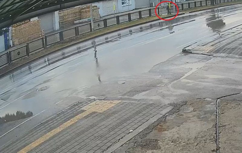 Yaya geçidinde dehşet! Otomobilin çarptığı yaşlı adam feci şekilde can verdi: Kazanın görüntüleri yürek dağladı! - Resim: 5