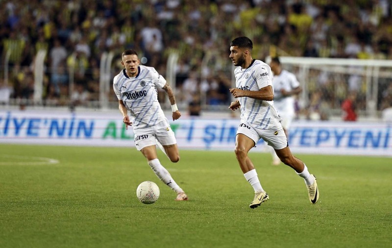 Fenerbahçe’de şaşkına çeviren gelişme! Mourinho yüzüne bakmadı! Yeni transfer ayrılmaya sıcak bakıyor - Resim: 4