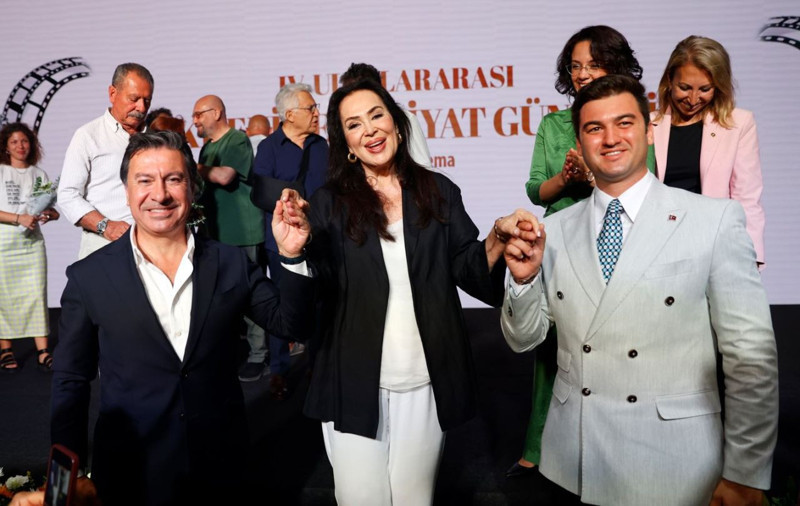 Yeşilçam'ın efsanesi Türkan Şoray'dan sinema itirafı! "Bizi oyuncu olarak görmüyorlardı" - Resim: 1