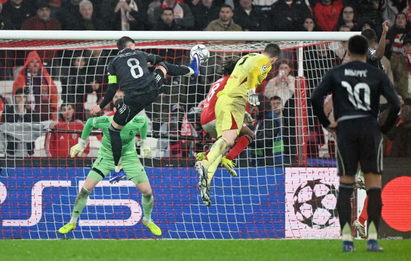 Şampiyonlar Ligi’nde tarihe geçen maç! Real Madrid’i Benfica kalecisi Trubin’in golü yıktı! Mourinho sevinçten çılgına döndü - Resim: 2