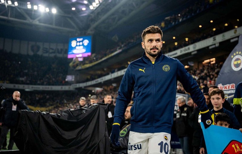 Fenerbahçe’de ayrılık çok yakın! 4.2 milyon euroluk yıldız gideceği yeni takımını belirledi! Dünya devine imza atacak - Resim: 4