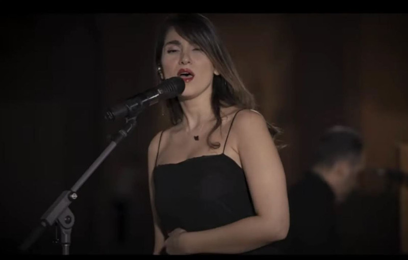 Başörtüsüz konser veren İranlı şarkıcıya 74 kırbaç cezası - Resim: 4