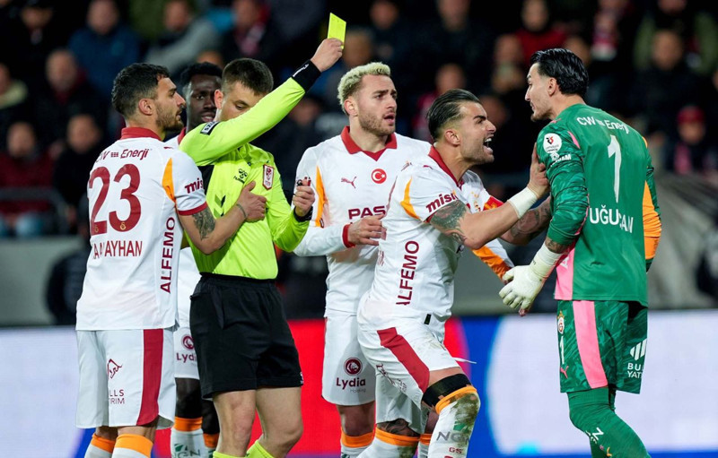 Galatasaray'ın Gençlerbirliği maçında iptal edilen golünde karar doğru mu? TRIO son noktayı koydu! - Resim: 2