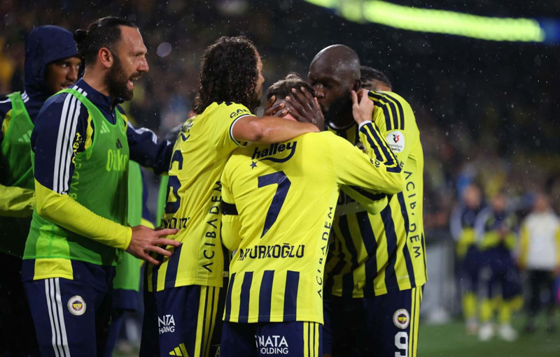Fenerbahçe’de İsmail Kartal’dan büyük ters köşe! 3 yıldızı derbinin ilk 11’ine yazdı! - Resim: 3