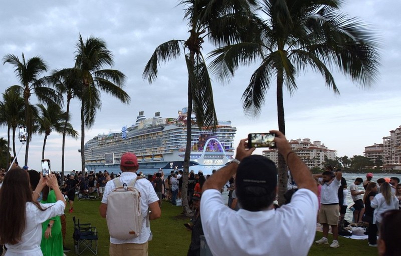 Dünyanın en büyük yolcu gemisi 'Icon of the Seas' ilk yolculuğuna çıkıyor! - Resim: 3