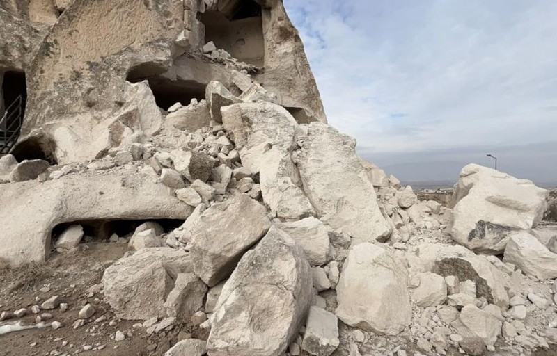 Nevşehir'den Türkiye'yi kahreden haber...Milyonlarca yıldan bu yana yerinde duruyordu. 10 saniye içerisinde çöktü - Resim: 4