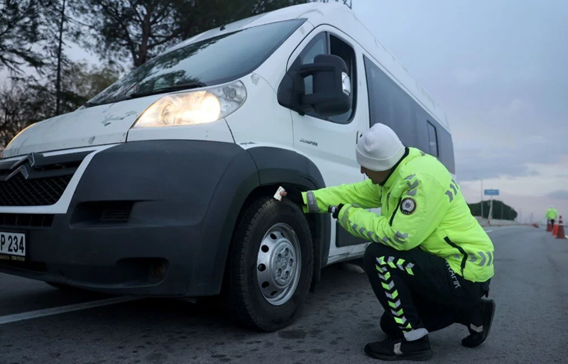 Araç sahipleri dikkat! 15 Kasım itibarıyla zorunlu: Yoğunluk başladı - Resim: 1
