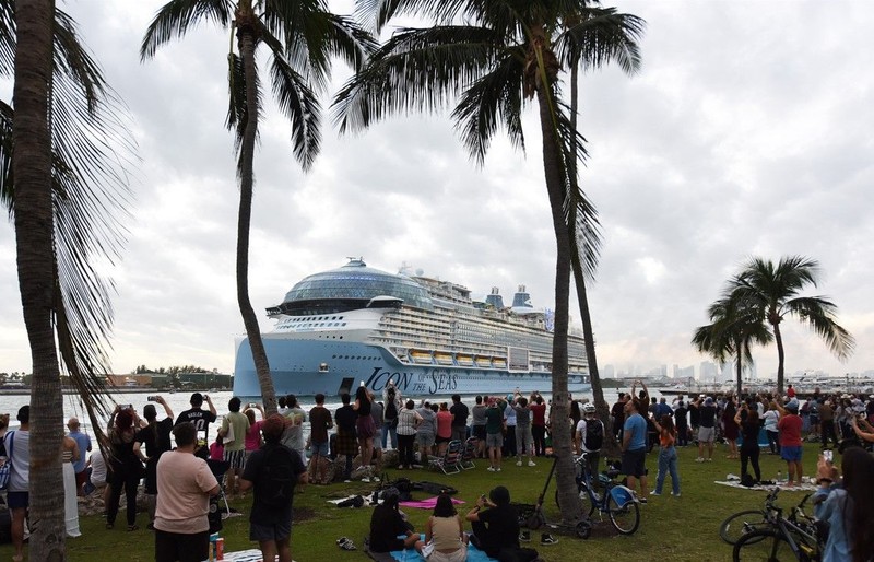 Dünyanın en büyük yolcu gemisi 'Icon of the Seas' ilk yolculuğuna çıkıyor! - Resim: 7