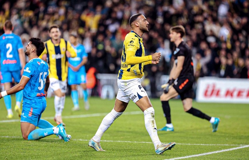 Herkes merak ediyordu! Fenerbahçe'de Cenk Tosun'un neden oynamadığı ortaya çıktı! O cümlesi Mourinho’yu kızdırmış - Resim: 2