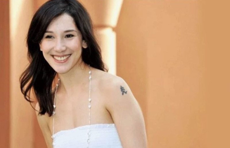 Eski cinsel içerikli yetişkin film yıldızı Sibel Kekilli'den cesur poz. Kırmızı iç gösteren bir bluzuyla göğüs dekoltesi ortaya çıktı. Hayranları şaşırdı - Resim: 9