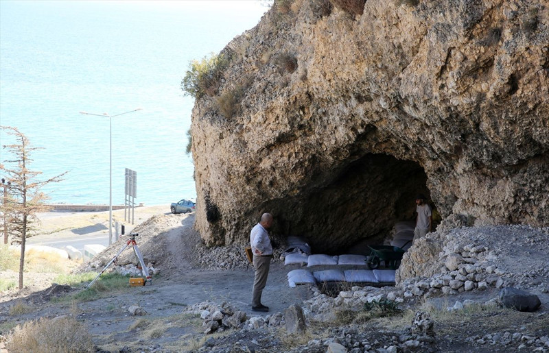 Bitlis’in Delikli Mağarası’nda 8 bin yıllık yaşam izleri bulundu! Urartu dönemine ait mezar gün yüzüne çıktı - Resim: 5