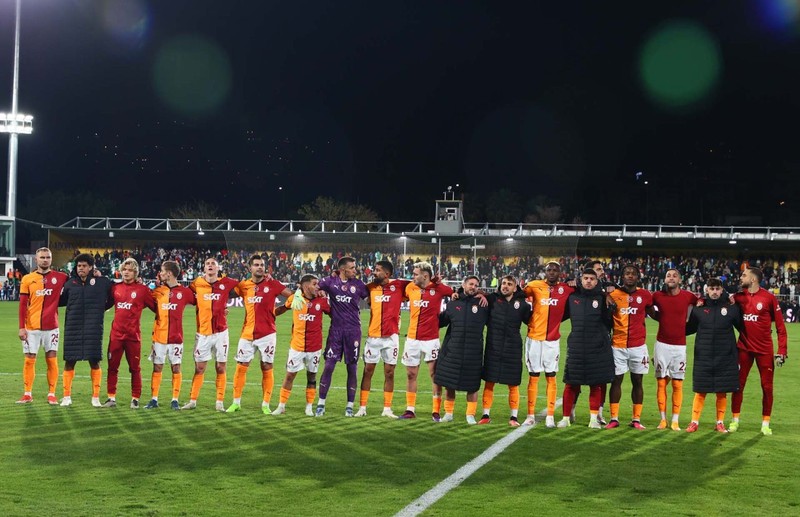 Transferin gözdesi oldu! Galatasaraylı Osimhen’e 2 dünya devinden kanca var! 75 milyon euroyu ödemeye hazırlar - Resim: 1