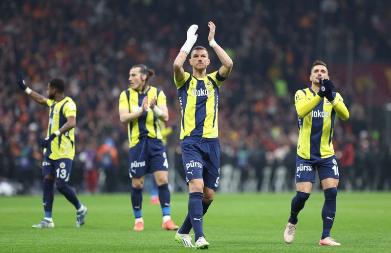 İtalyan muhabir duyurdu! Fenerbahçe’den kimsenin beklemediği hamle! Ali Koç’tan derbi sonrası 2.2 milyon euroluk yıldıza 1 yıllık sözleşme teklifi - Resim: 4