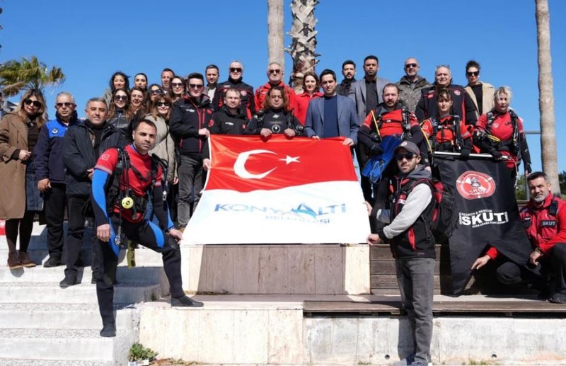 Antalya'da 100'lercesi teker teker poşetlere yerleştirildikten sonra 100'lercesi aynı yere gönderilecek. Büyük temizlik yapıldı - Resim: 2