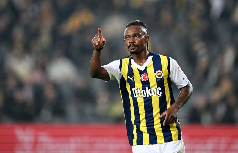 Yeni sezonda onlara yer yok! Fenerbahçe’den ayrılacak 3 futbolcu belli oldu! Kesin olarak yollar ayrılacak! - Resim: 5