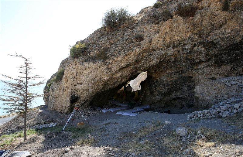 Bitlis’in Delikli Mağarası’nda 8 bin yıllık yaşam izleri bulundu! Urartu dönemine ait mezar gün yüzüne çıktı - Resim: 3
